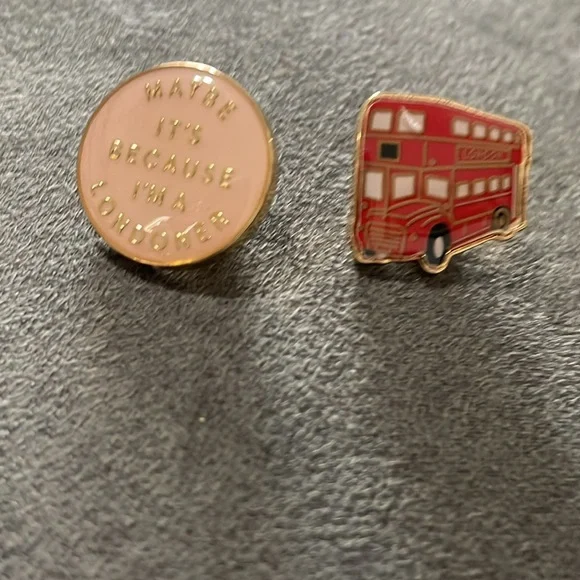 Burberry pins. Excellent condition - Picture 4 of 7